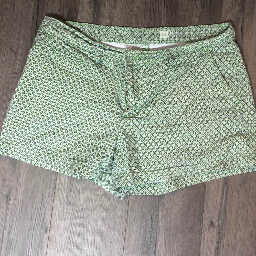 Gap size 10P shorts.